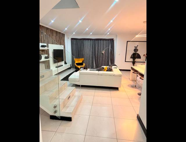 3 BEDROOM TOWNHOUSE FOR SALE IN BRYANSTON